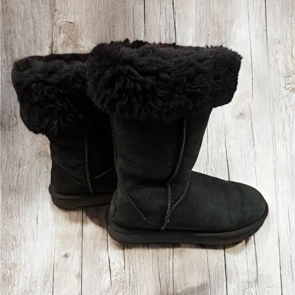 UGG Women’s Classic Black Tall Boots Size 8 - Picture 1 of 7